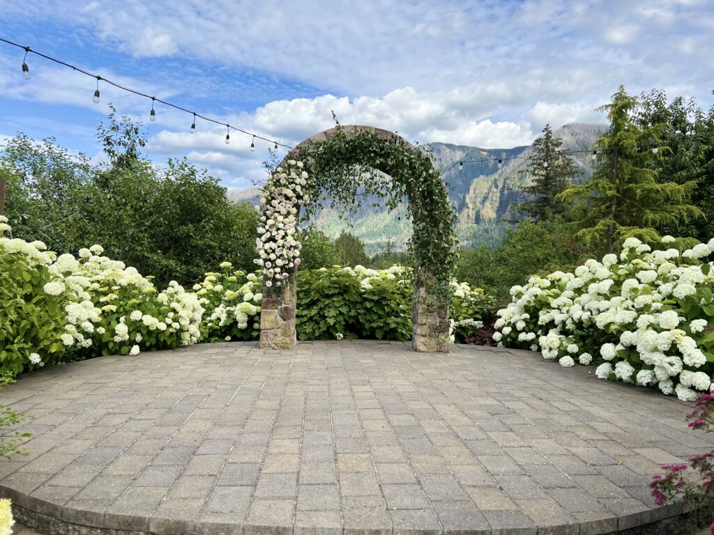 Cape Horn Estate & Its Giant Arch – A Dream Wedding Venue in the Columbia River Gorge
