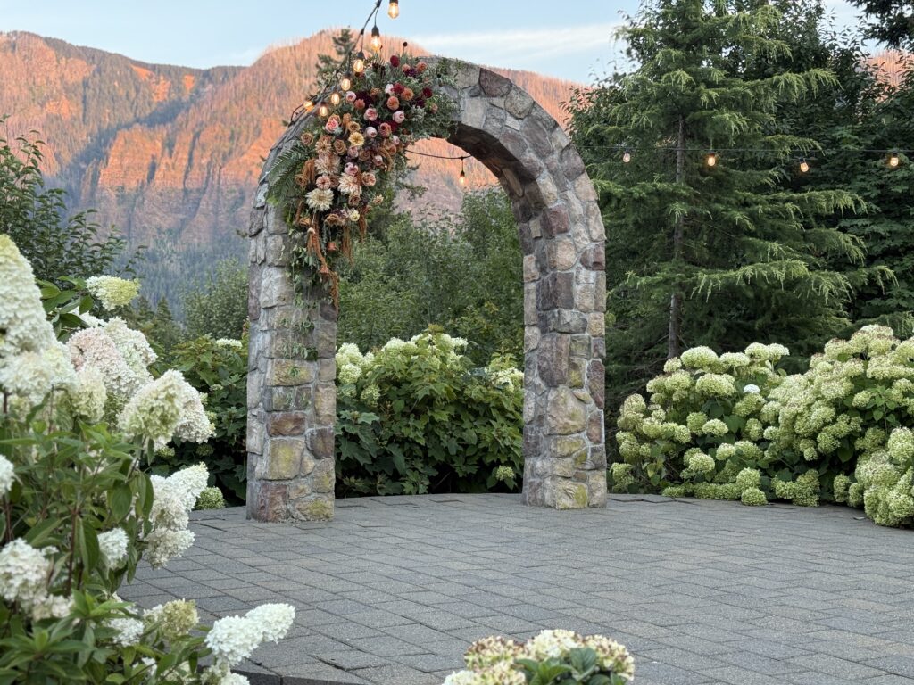 Cape Horn Estate & Its Giant Arch – A Dream Wedding Venue in the Columbia River Gorge