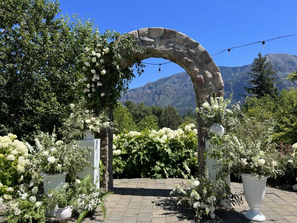Cape Horn Estate & Its Giant Arch – A Dream Wedding Venue in the Columbia River Gorge