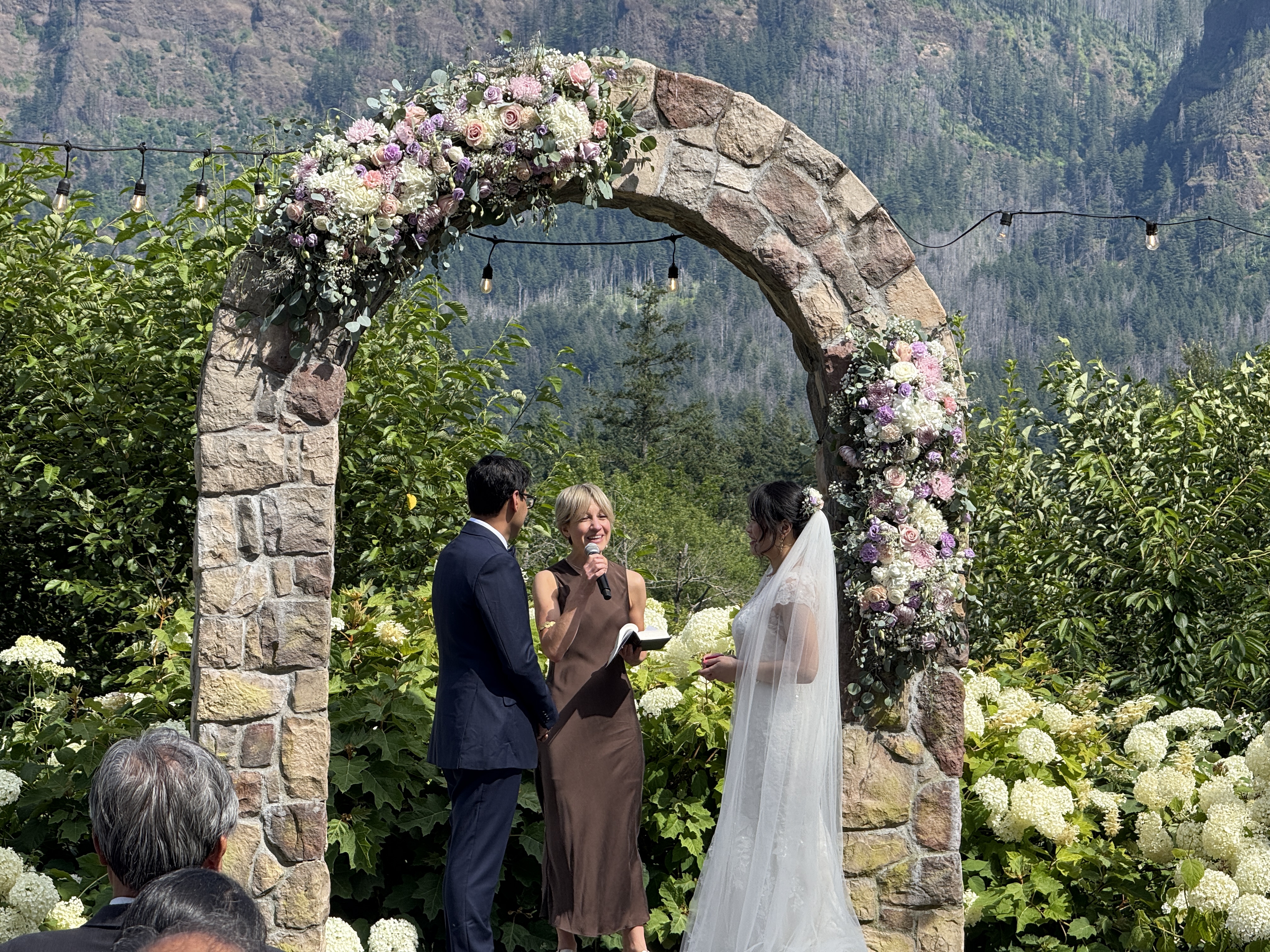 Cape Horn Estate & Its Giant Arch – A Dream Wedding Venue in the Columbia River Gorge