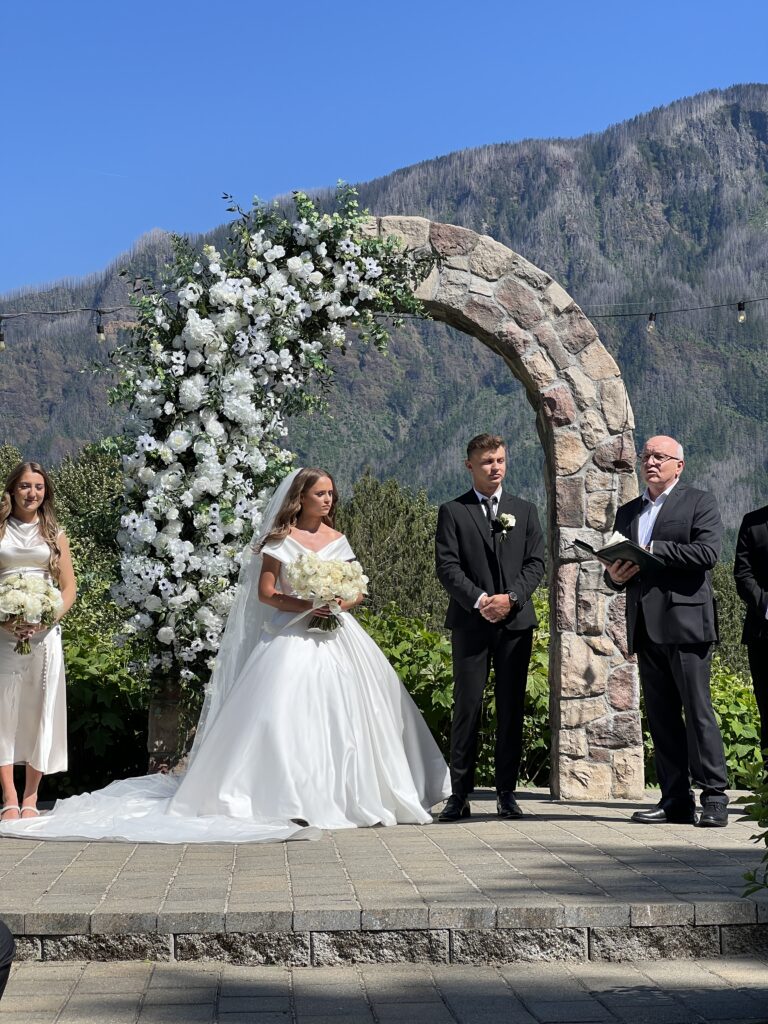 Cape Horn Estate & Its Giant Arch – Wedding planner eventcracker